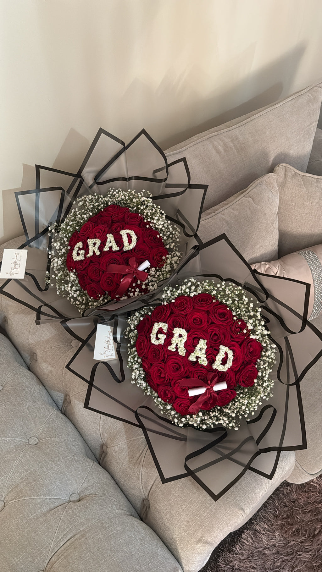 Grad scroll bouquet