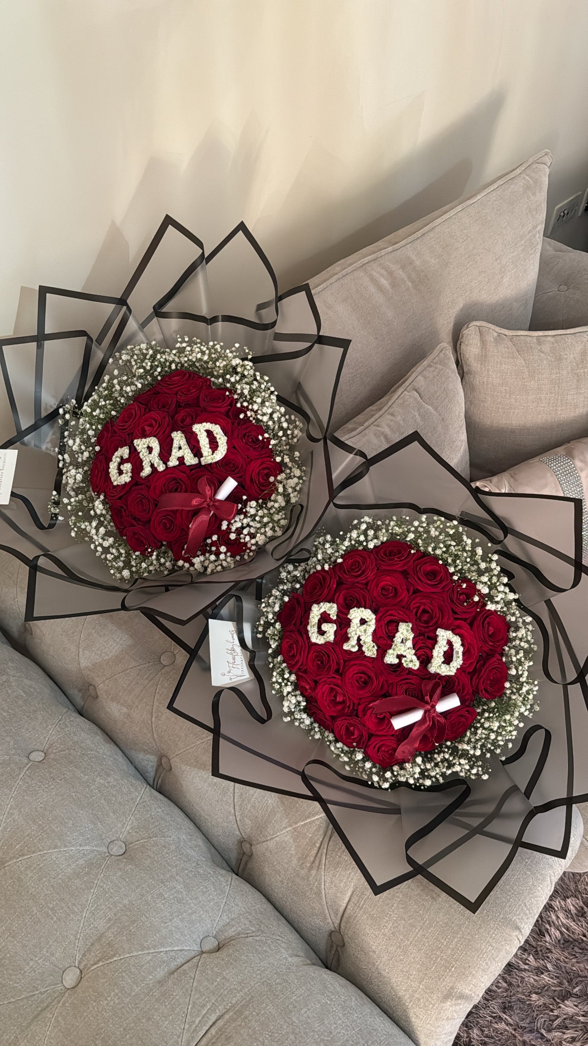 Grad scroll bouquet